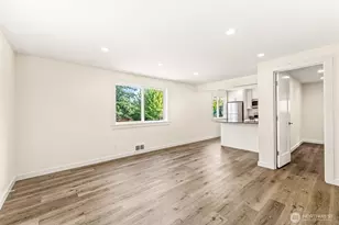 9251 N Ashworth Ave N, Seattle, WA 98103 - Photo 25