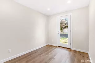9251 N Ashworth Ave N, Seattle, WA 98103 - Photo 27