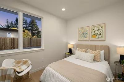 14033 Densmore Avenue N, Seattle, WA 98133 - Photo 15
