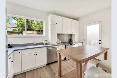 8126 12th Avenue SW, Seattle, WA 98106 - Photo 7