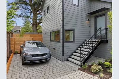 8126 12th Avenue SW, Seattle, WA 98106 - Photo 3