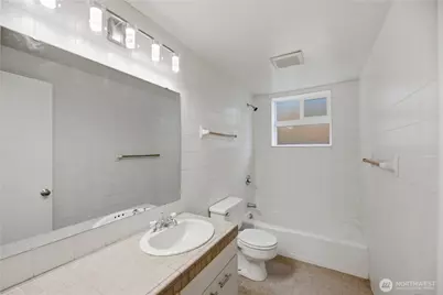 4324 Phinney Avenue N #1, Seattle, WA 98103 - Photo 21