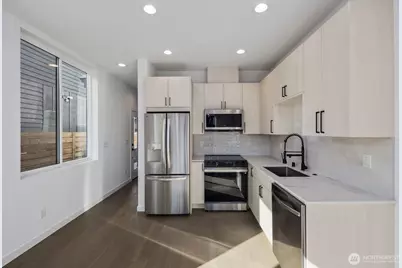 518 N 102nd Street, Seattle, WA 98133 - Photo 5