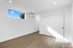 518 N 102nd St, Seattle, WA 98133 - Photo 9