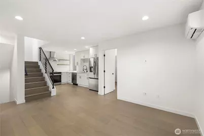 516 N 102nd Street, Seattle, WA 98133 - Photo 9