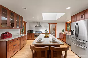 13002 NE 3rd St, Bellevue, WA 98005 - Photo 13