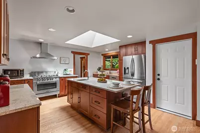 13002 NE 3rd Street, Bellevue, WA 98005 - Photo 11
