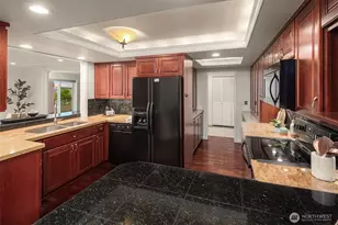 2565 Dexter Ave N, Seattle, WA 98109 - Photo 23
