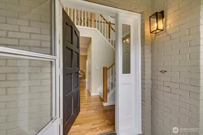 6041 118th Avenue SE, Bellevue, WA 98006 - Photo 3