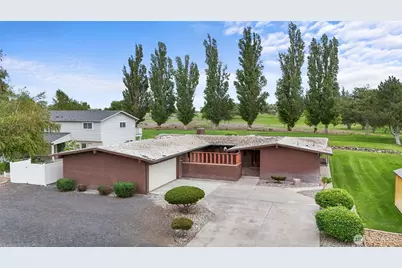1273 Fairway Drive NE, Moses Lake, WA 98837 - Photo 1