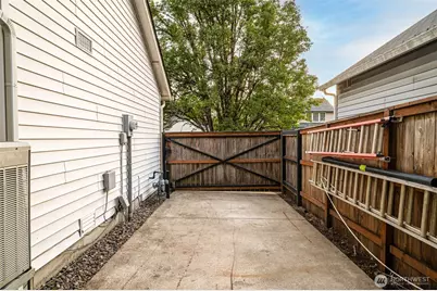 302 Pine Street, Woodland, WA 98674 - Photo 31