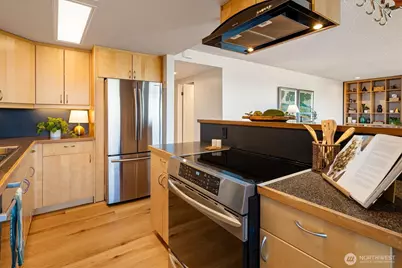 1605 5th Avenue N #302, Seattle, WA 98109 - Photo 9