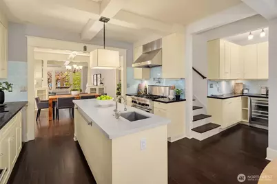 4018 2nd Avenue NE, Seattle, WA 98105 - Photo 17