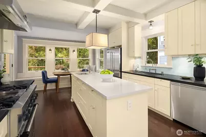 4018 2nd Avenue NE, Seattle, WA 98105 - Photo 11