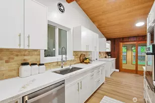 7801 NE 133rd Pl, Kirkland, WA 98034 - Photo 11