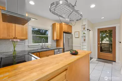 818 N 10th Street, Tacoma, WA 98403 - Photo 9