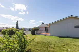 872 E Spruce St, Sequim, WA 98382 - Photo 7