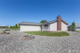 872 E Spruce St, Sequim, WA 98382 - Photo 5