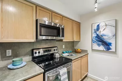 18930 Bothell Everett Hwy #E301, Bothell, WA 98012 - Photo 9