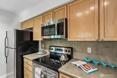 18930 Bothell Everett Hwy #E301, Bothell, WA 98012 - Photo 11