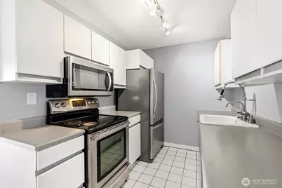 400 Melrose Avenue E #204, Seattle, WA 98102 - Photo 15