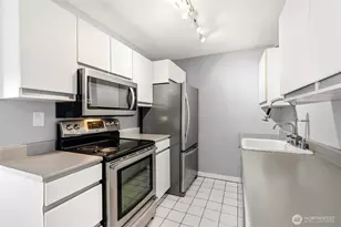 400 Melrose Ave E, Seattle, WA 98102 - Photo 15