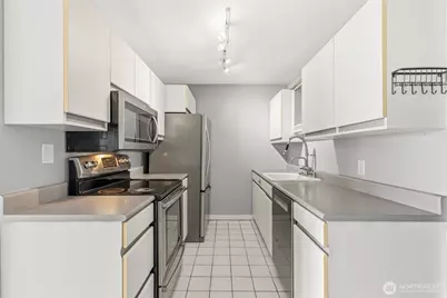 400 Melrose Avenue E #204, Seattle, WA 98102 - Photo 13