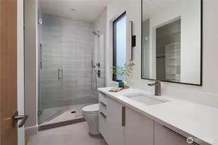 9810 SE Shoreland Dr, Bellevue, WA 98004 - Photo 29