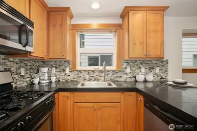 9243 35th Avenue SW #C, Seattle, WA 98126 - Photo 5
