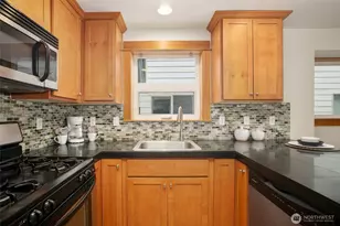 9243 35th Ave SW, Seattle, WA 98126 - Photo 5