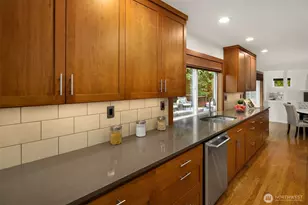 5889 NW Lac Leman Dr, Issaquah, WA 98027 - Photo 7