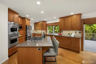 5889 NW Lac Leman Dr, Issaquah, WA 98027 - Photo 3