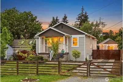 106 N 100th Street, Seattle, WA 98133 - Photo 1