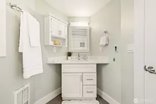 106 N 100th St, Seattle, WA 98133 - Photo 13