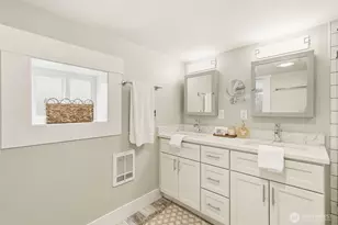106 N 100th St, Seattle, WA 98133 - Photo 17