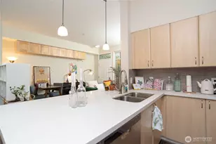812 5th Ave N, Seattle, WA 98109 - Photo 5