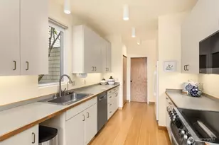 105 Lovell Ave SW, Bainbridge Island, WA 98110 - Photo 9