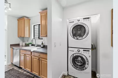 8851 166th Avenue NE #D302, Redmond, WA 98052 - Photo 13