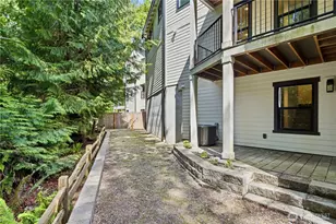 12109 NE 105th St, Kirkland, WA 98033 - Photo 35