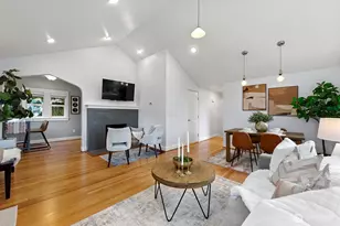 1516 NE 96th St, Seattle, WA 98115 - Photo 3