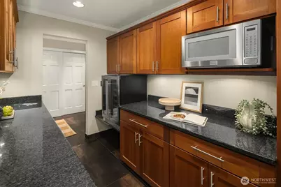 2565 Dexter Avenue N #401, Seattle, WA 98109 - Photo 23