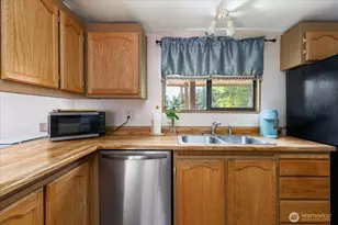 2172 Norman Dr, Oak Harbor, WA 98277 - Photo 9