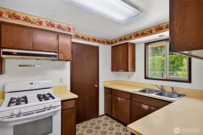 113 N Hawthorne Street, Burlington, WA 98233 - Photo 7