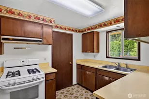 113 N Hawthorne St, Burlington, WA 98233 - Photo 7