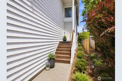 512 N 104th Street, Seattle, WA 98133 - Photo 3