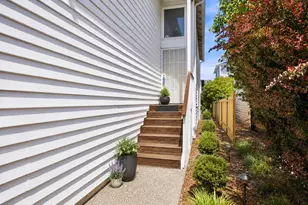 512 N 104th St, Seattle, WA 98133 - Photo 3