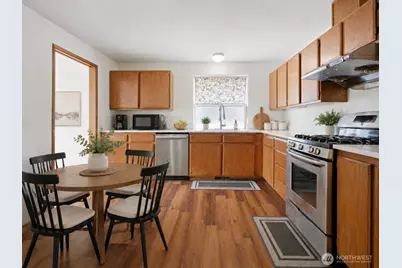 512 N 104th Street, Seattle, WA 98133 - Photo 11