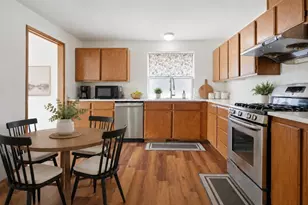512 N 104th St, Seattle, WA 98133 - Photo 11