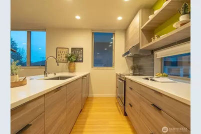 4413 Meridian Avenue N, Seattle, WA 98103 - Photo 7