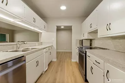 2021 N Laventure Road #107, Mount Vernon, WA 98273 - Photo 5